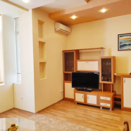 Appartement Eтаж от къща с двор в супер центъра
